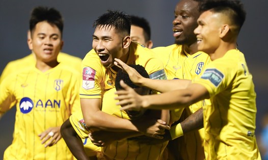Sông Lam Nghệ An chơi trong nhóm B (nhóm đua trụ hạng) ở V.League 2023. Ảnh: Xuân Thuỷ