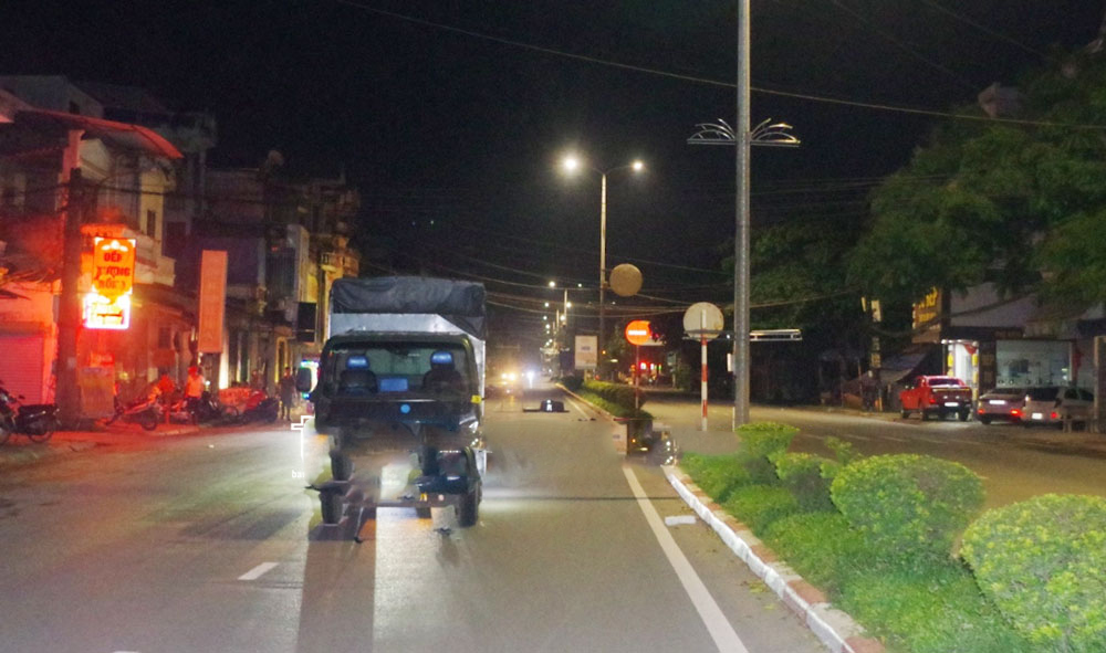 Hiện trường vụ tai nạn giao thông khiến công nhân môi trường bị thương. Ảnh: CSGT Thái Nguyên