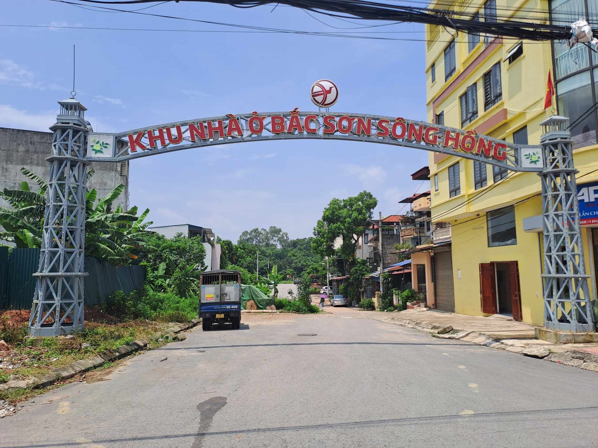 Dự án chậm tiến độ ảnh hưởng đời sống người dân. Ảnh: Minh Hạnh 