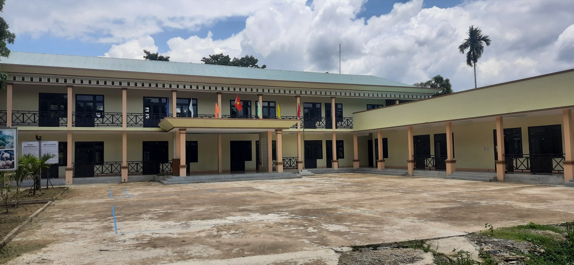 Trường mới xây tiền tỉ nhưng “treo” vô thời hạn vì vướng quy định PCCC ở huyện Nam Trà My, Quảng Nam. Ảnh Nguyên Bá