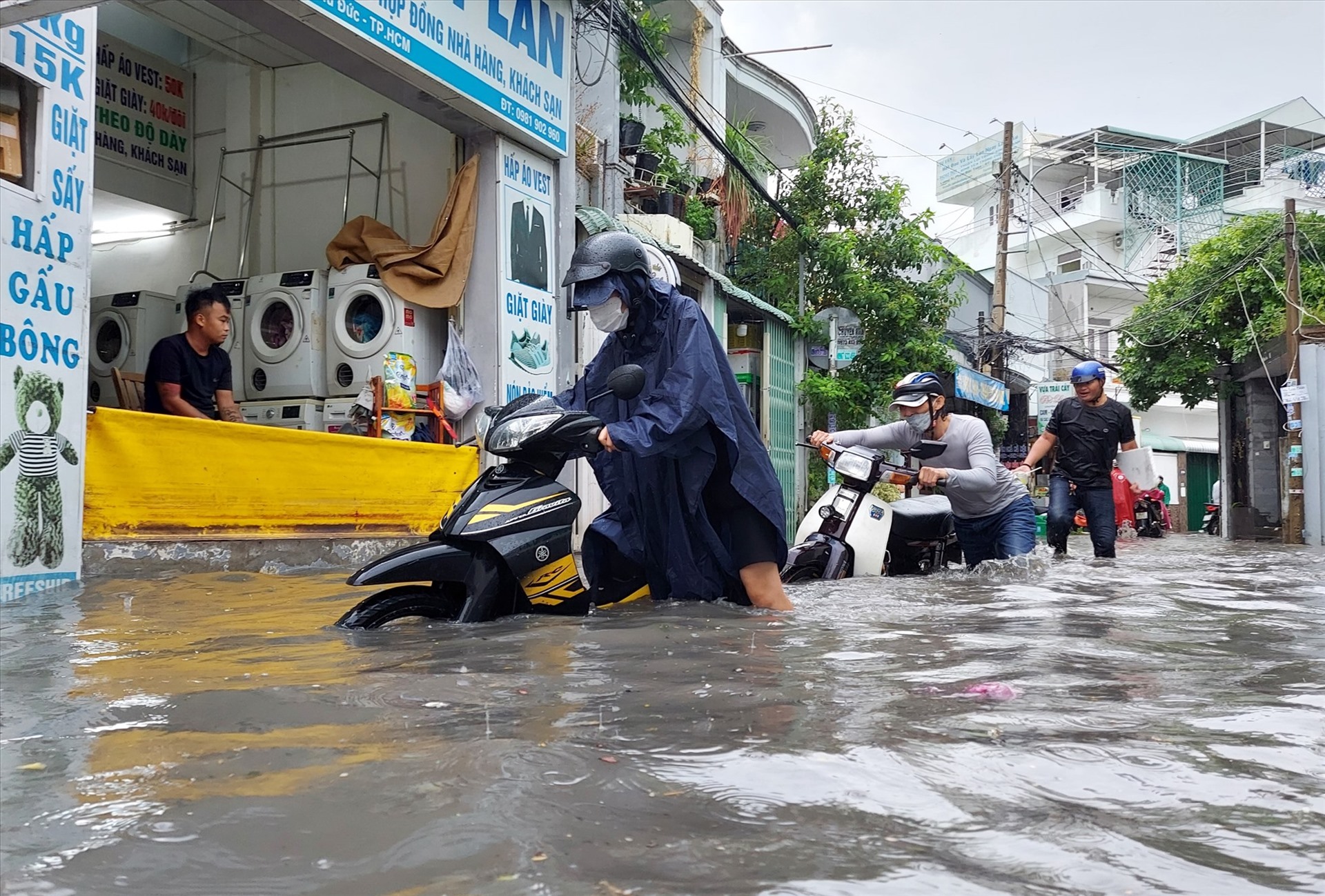 Đô thị hóa cao khiến một số khu vực Thành phố Thủ Đức dù địa hình cao cũng thành “rốn” ngập.  Ảnh: Minh Quân