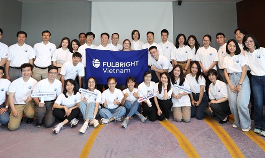 Nhóm ứng viên nhận học bổng Fulbright năm học 2023-2-24. Ảnh: ĐSQ Mỹ