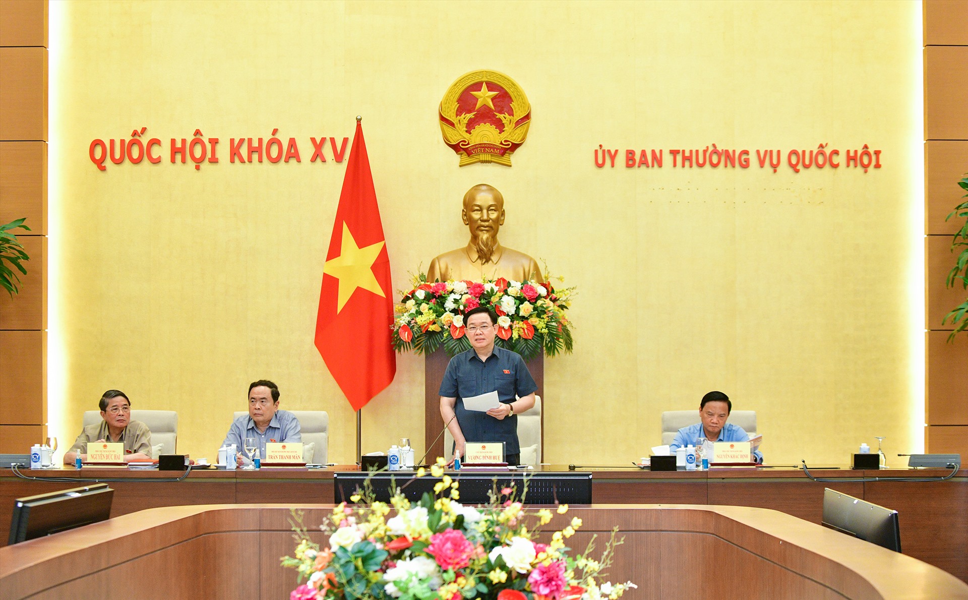 Chủ tịch Quốc hội Vương Đình Huệ chủ trì cuộc họp. Ảnh: Quốc hội