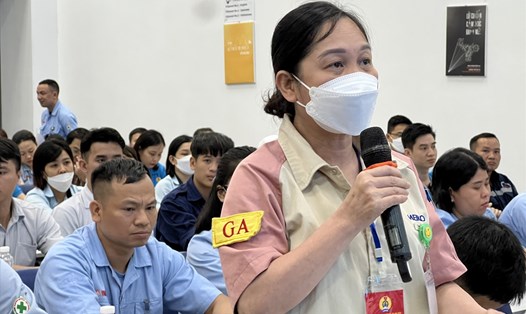 Công nhân đặt câu hỏi tại Hội nghị đối thoại giữa Chủ tịch Uỷ ban Nhân dân Thành phố Hà Nội với công nhân lao động năm 2023 (ảnh minh hoạ). Ảnh: Kiều Vũ