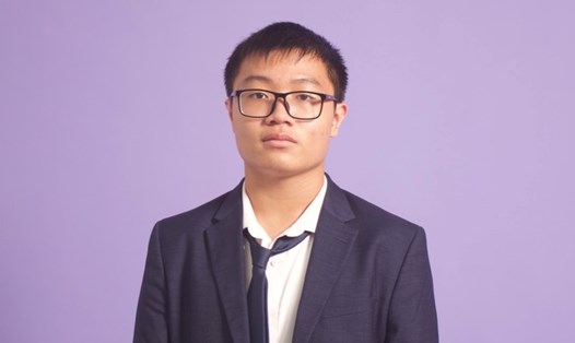 Tú Quang chụp ảnh lưu niệm khi tham dự Hội nghị Mô phỏng Liên Hợp Quốc (Model Un). Ảnh: Nhân vật cung cấp