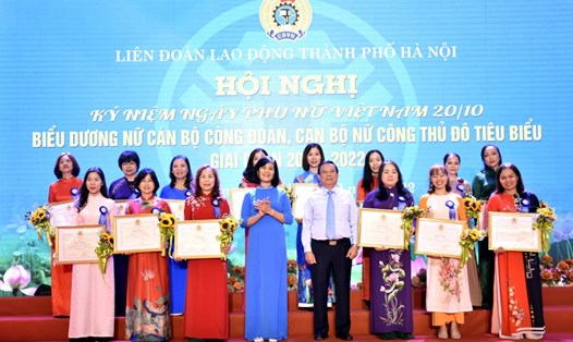 Liên đoàn Lao động Thành phố Hà Nội biểu dương nữ cán bộ Công đoàn năm 2022. Ảnh minh hoạ: Kiều Vũ