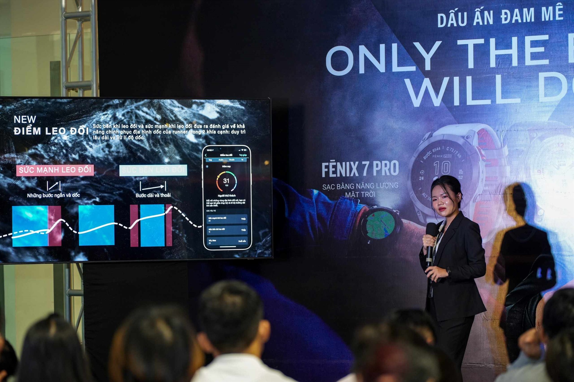 
Đại diện Garmin chia sẻ về những cải tiến nâng cao trên bộ đôi Epix Pro và Fenix 7 Pro. Ảnh: Garmin Việt Nam
