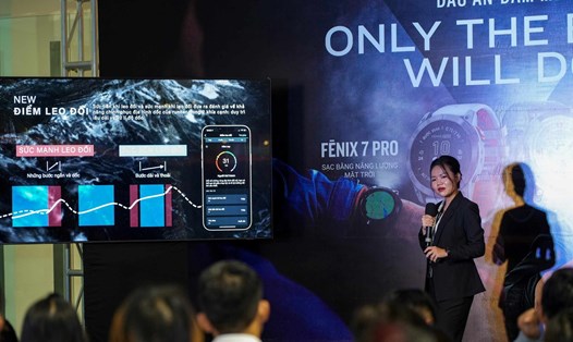 
Đại diện Garmin chia sẻ về những cải tiến nâng cao trên bộ đôi Epix Pro và Fenix 7 Pro. Ảnh: Garmin Việt Nam
