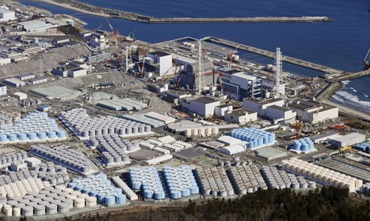 Nước thải phóng xạ đã qua xử lý trong các bể chứa tại nhà máy hạt nhân Fukushima, Nhật Bản. Ảnh: Xinhua