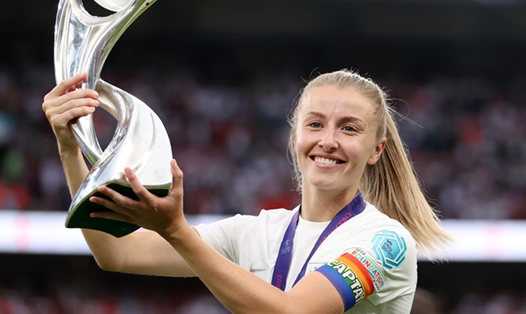 Đội trưởng Leah Williamson của tuyển nữ Anh là một trong những trường hợp vắng mặt đáng tiếc nhất tại World Cup 2023. Ảnh: EURO 2022