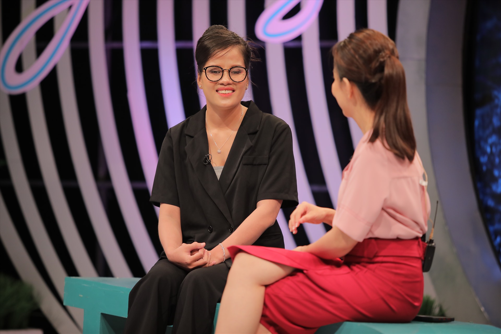 Vận động viên khiếm thị Nguyễn Thị Hảo tham gia chương trình "Trạm yêu thương". Ảnh: VTV