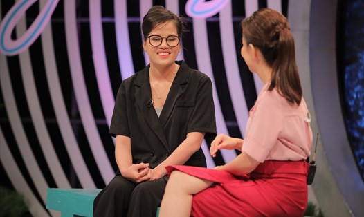 Vận động viên khiếm thị Nguyễn Thị Hảo tham gia chương trình "Trạm yêu thương". Ảnh: VTV