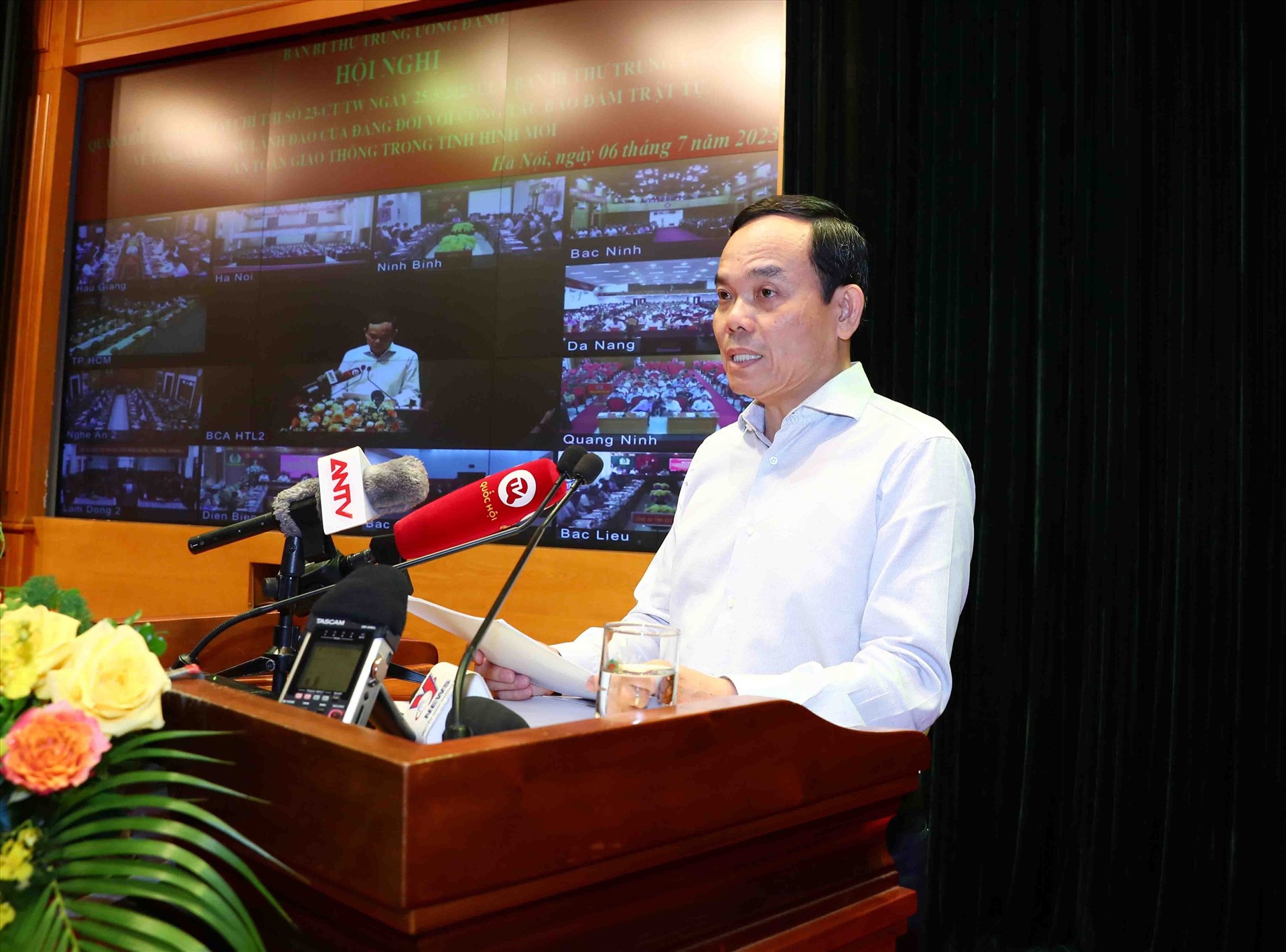 Phó Thủ tướng Trần Lưu Quang đồng chủ trì Hội nghị. Ảnh: Phạm Kiên