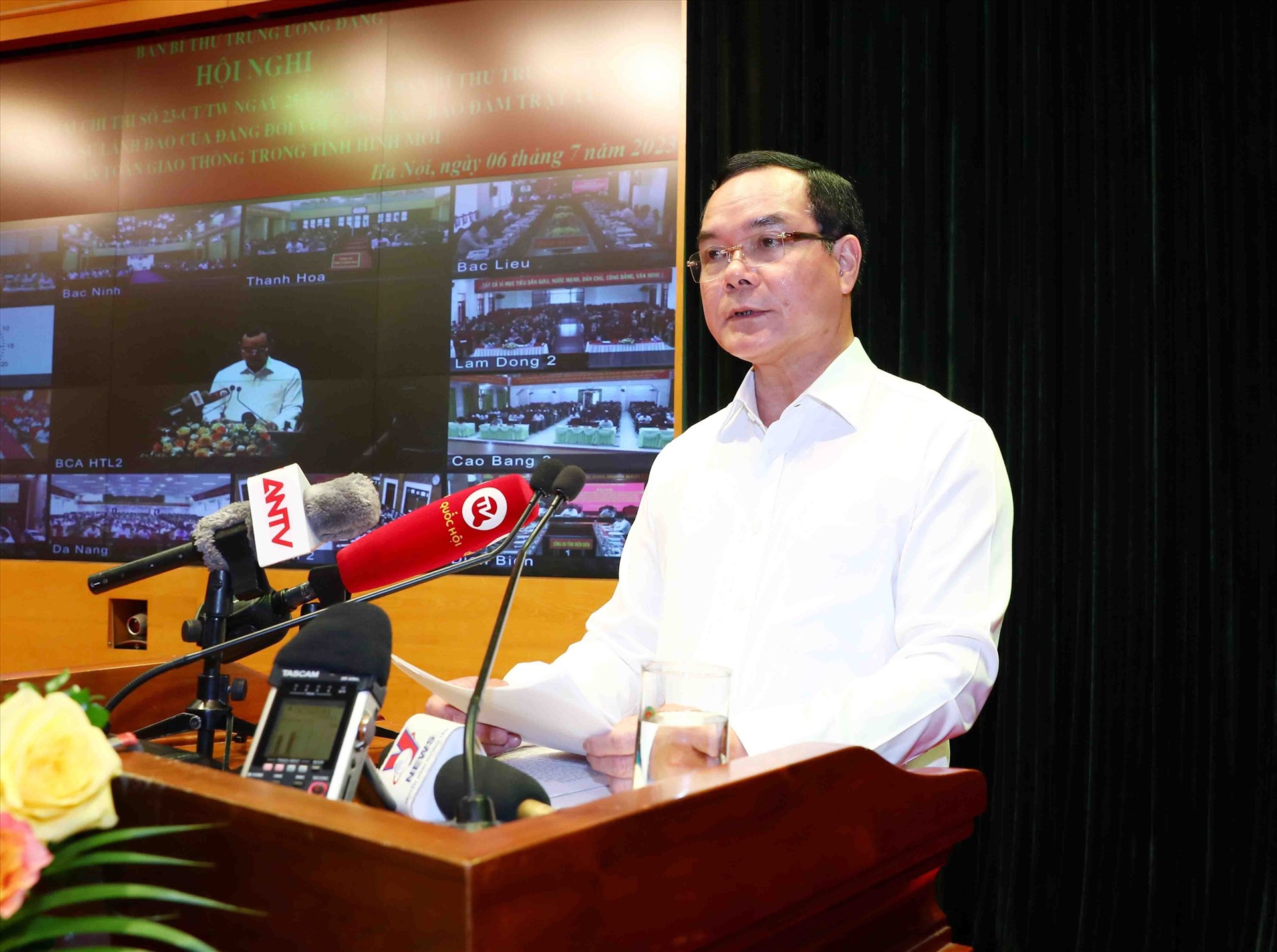 Chủ tịch Tổng Liên đoàn Lao động Việt Nam Nguyễn Đình Khang phát biểu tham luận tại Hội nghị. Ảnh: Phạm Kiên