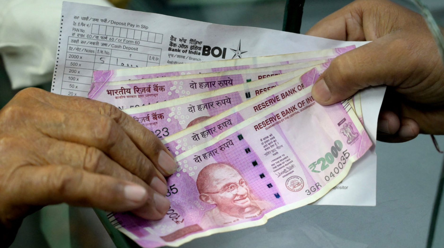 Ấn Độ xây dựng lộ trình quốc tế hóa đồng rupee. Ảnh: AFP