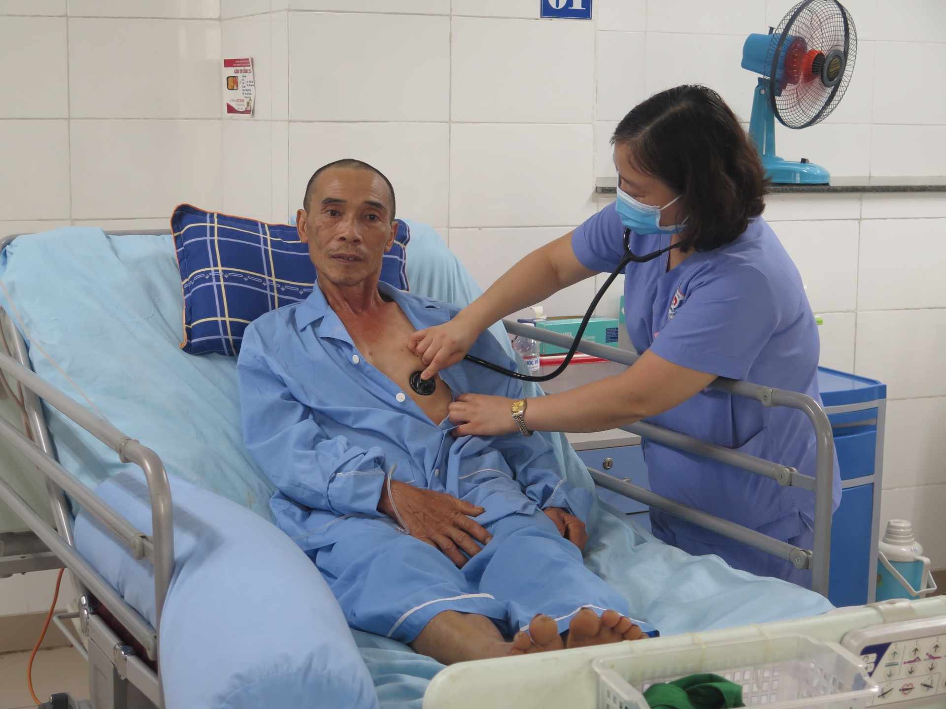 Bệnh nhân Dương Công Dũng được cứu sống khi đã ngừng tuần hoàn hô hấp. Ảnh: Hoài Anh