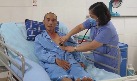 Bệnh nhân Dương Công Dũng được cứu sống khi đã ngừng tuần hoàn hô hấp. Ảnh: Hoài Anh
