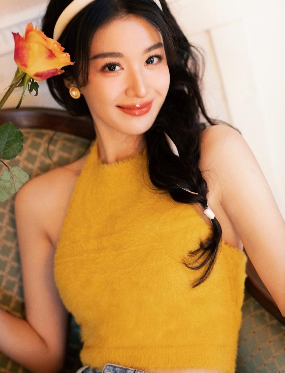 Sau vai Nguyễn Lưu Tranh trong phim “Nghe nói em thích tôi“, nữ diễn viên được khán giả chú ý và vụt sáng trở thành một ngôi sao được săn đón.  