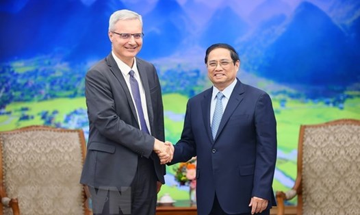 Thủ tướng Chính phủ Phạm Minh Chính tiếp Đại sứ Pháp tại Việt Nam Nicolas Warnery. Ảnh: TTXVN