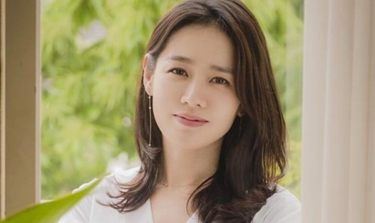 Nhờ biết chăm sóc làn da, nữ diễn viên nổi tiếng của Hàn Quốc Son Ye Jin vẫn đẹp thuần khiết như tuổi 20. Ảnh: Knet