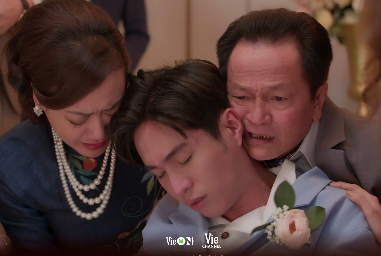 Đăng Khoa không chịu nổi áp lực từ bà Trà My. Ảnh: Nhà sản xuất