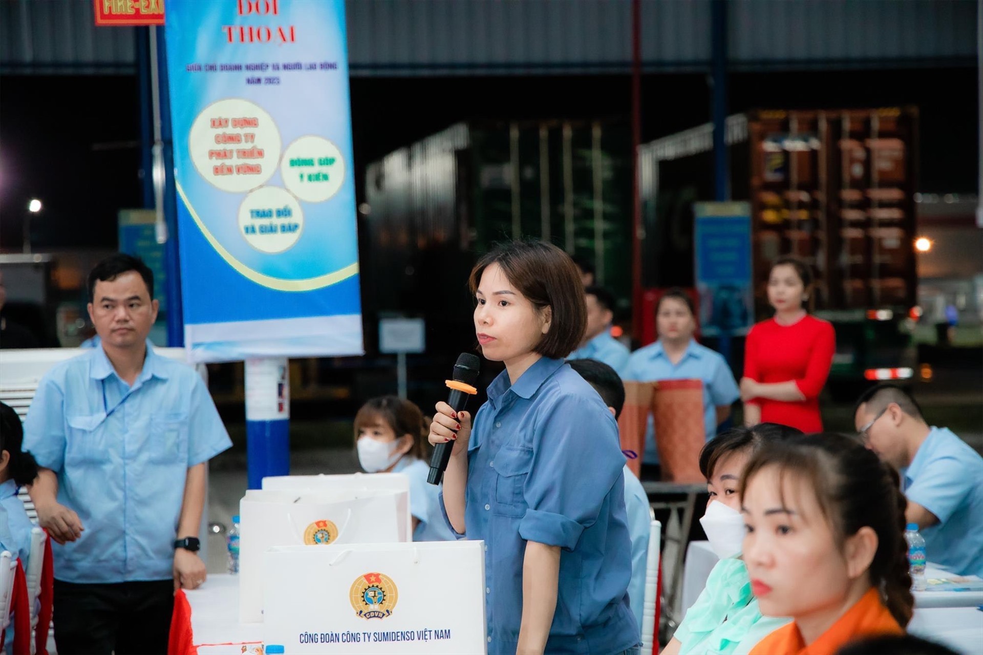 Công đoàn Công ty Sumidenso Việt Nam tổ chức đối thoại với công nhân. Ảnh: Lương Nguyệt