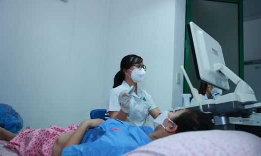 Công nhân khu công nghiệp tại Hà Nội đang khám chữa bệnh. Ảnh: Hải Nguyễn