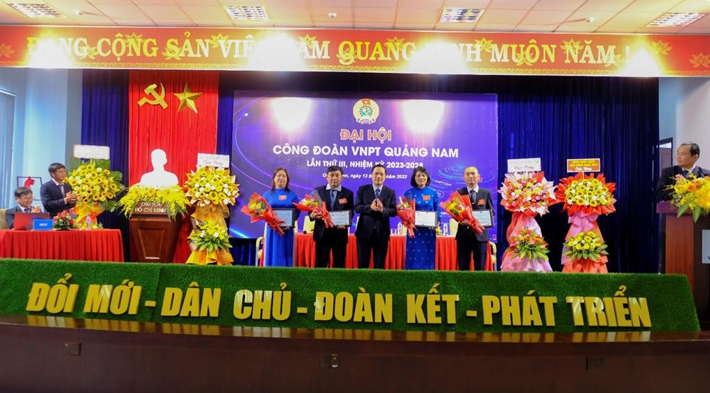 công đoàn Bưu chính viễn thông Việt Nam khen thưởng các Công đoàn cơ sở xuất sắc giai đoạn 2017-2022.  