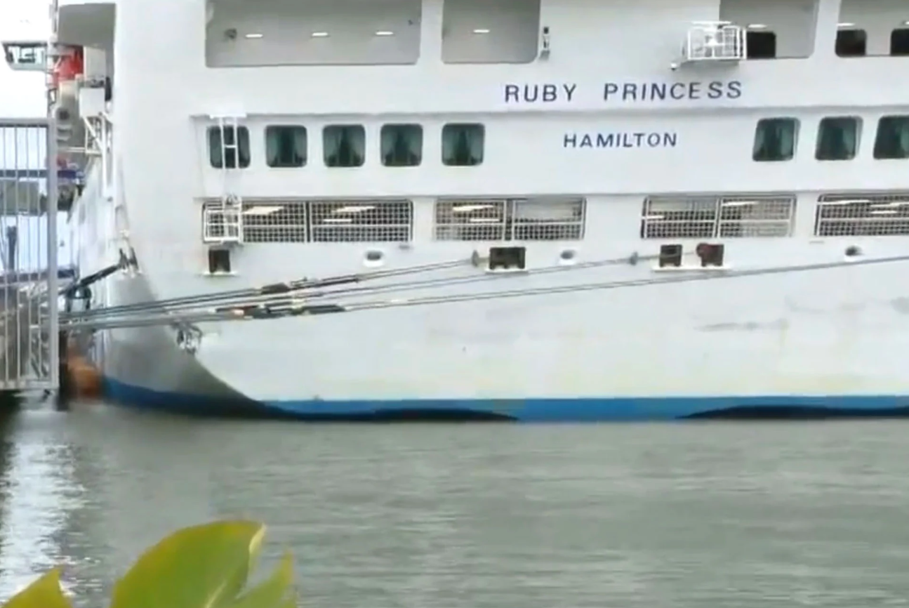 Ruby Princess chở 3.328 hành khách và 1.159 thành viên thủy thủ đoàn. Ảnh: 