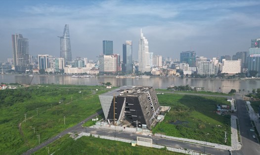 Trung tâm triển lãm quy hoạch TP Hồ Chí Minh tọa lạc trên đất "vàng" khu đô thị mới Thủ Thiêm. Ảnh: Hữu Chánh