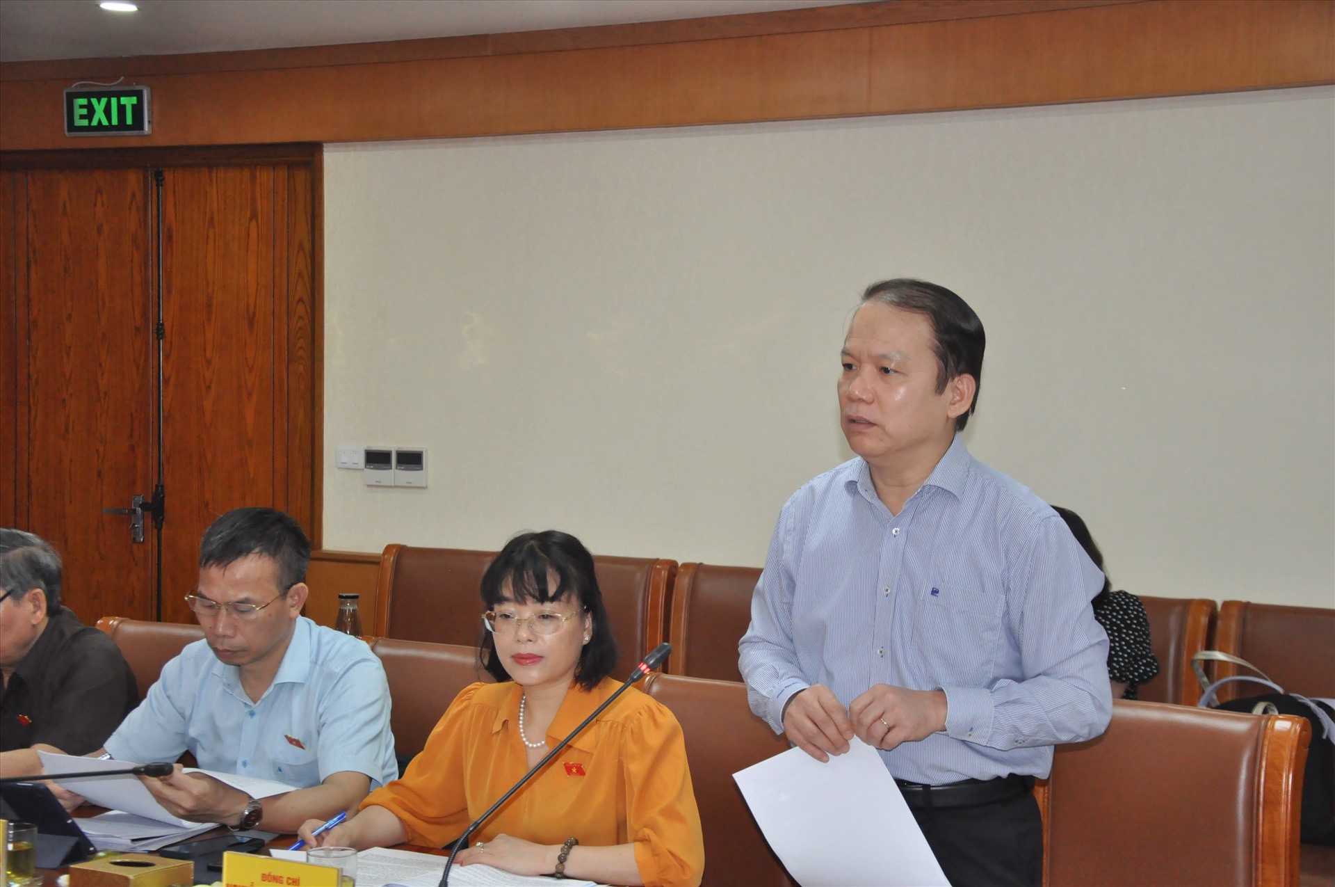 Chủ nhiệm Ủy ban pháp luật của Quốc hội Hoàng Thanh Tùng phát biểu tại buổi làm việc. Ảnh: Quế Chi 
