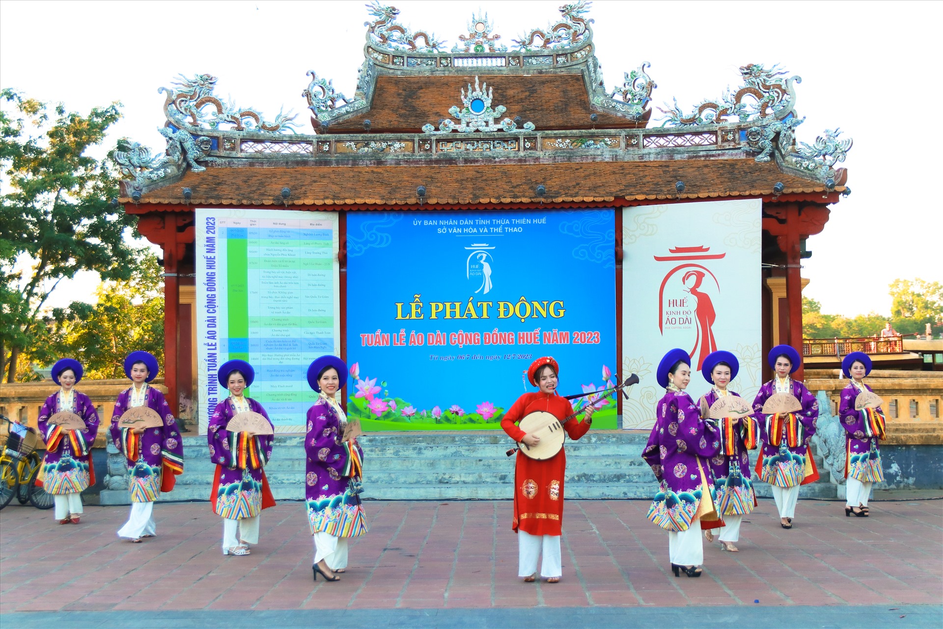 Ngày 7.7, tin từ Sở Văn hóa Thể thao Thừa Thiên Huế, tại Nghênh Lương Đình (TP.Huế), Sở Văn hóa Thể thao (VHTT) tỉnh Thừa Thiên Huế đã tổ chức Lễ phát động và hoạt động “Đạp xe tuần hành” nhằm quảng bá hình ảnh áo dài Huế với đông đảo quần chúng nhân dân. 