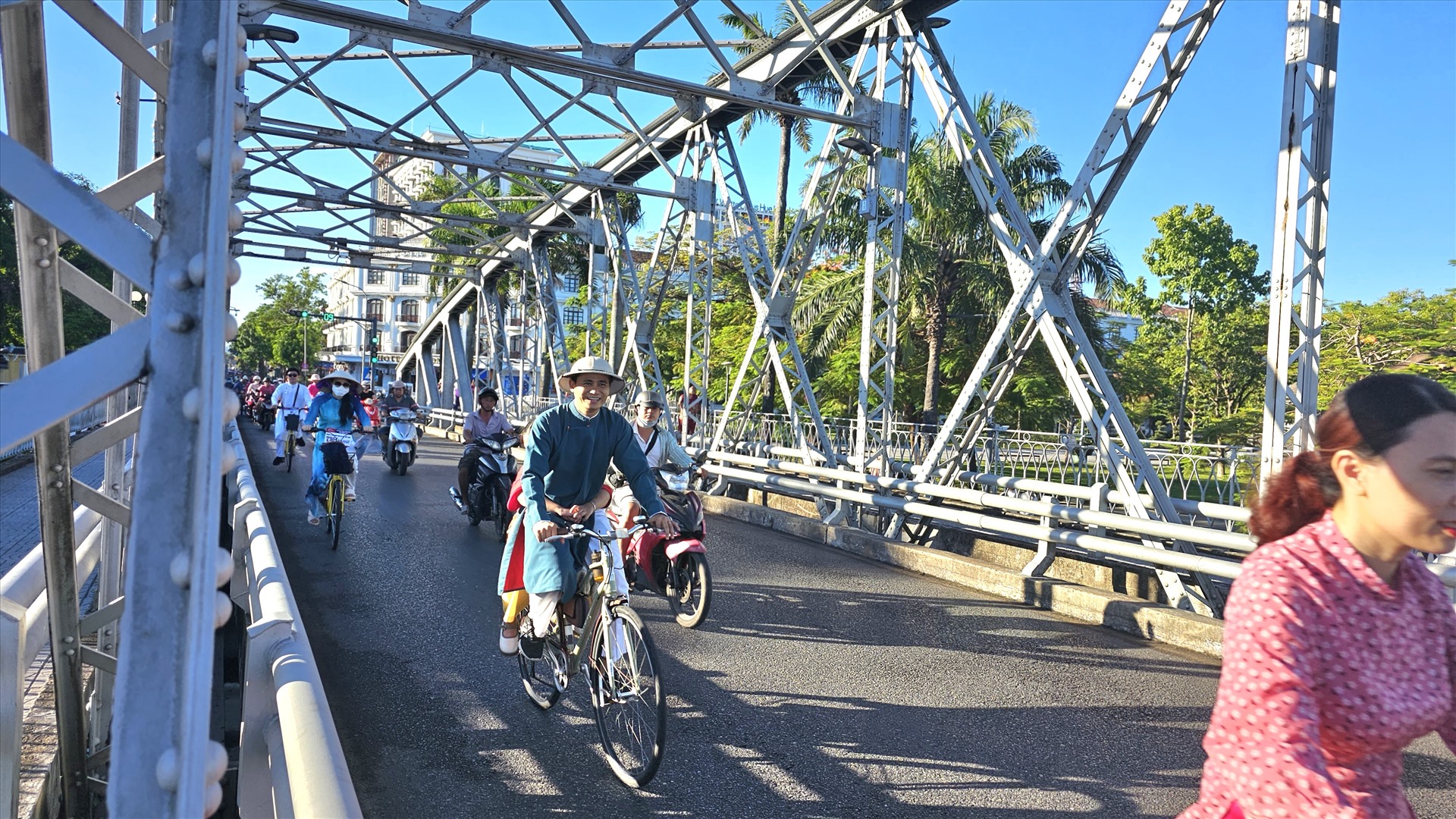 Đây là hoạt động nhằm khai thác thế mạnh, thương hiệu và giá trị văn hóa độc đáo của Áo dài Huế, xây dựng hình ảnh du lịch Huế gắn với Áo dài, quảng bá, kích cầu du lịch phát triển. 