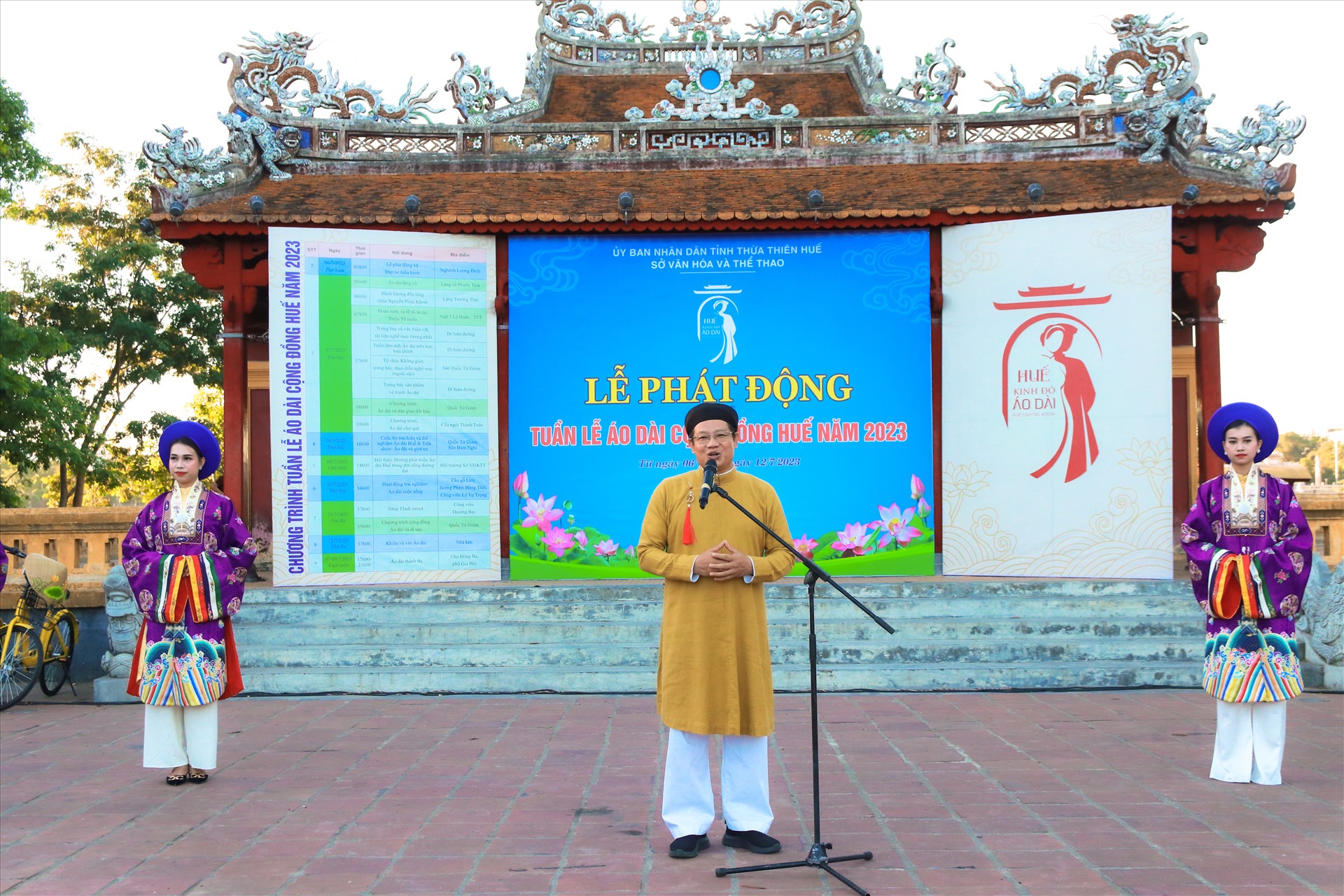 Ông Phan Thanh Hải – Giám đốc Sở VHTT tỉnh Thừa Thiên Huế cho hay: “Tất cả các hoạt động hưởng ứng được tổ chức tại Tuần lễ Áo dài cộng đồng Huế năm 2023 sẽ tập trung vào cộng đồng, lấy cộng đồng làm chủ thể. Thông qua cộng đồng để góp phần tuyên truyền, quảng bá hiệu quả áo dài Huế, văn hóa Huế gắn với quảng bá, xúc tiến về du lịch”. 
