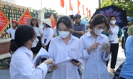 Kỳ thi tốt nghiệp THPT năm 2023 tại Ninh Bình diễn ra an toàn, đúng quy chế, không có thí sinh và cán bộ coi thi vi phạm quy chế. Ảnh: Diệu Anh