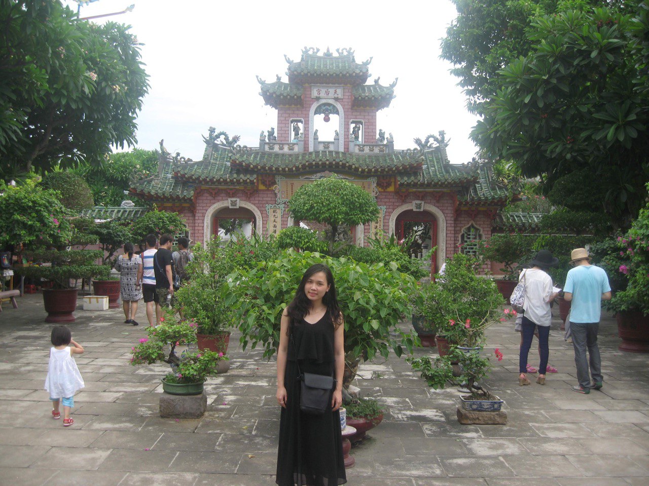 Tham quan các Hội quán người Hoa du khách sẽ cần phải mua vé.