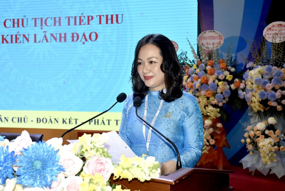Chủ tịch Liên đoàn Lao động quận Đống Đa Lê Thị Kim Huệ phát biểu tại Đại hội. Ảnh: Phương Ngân