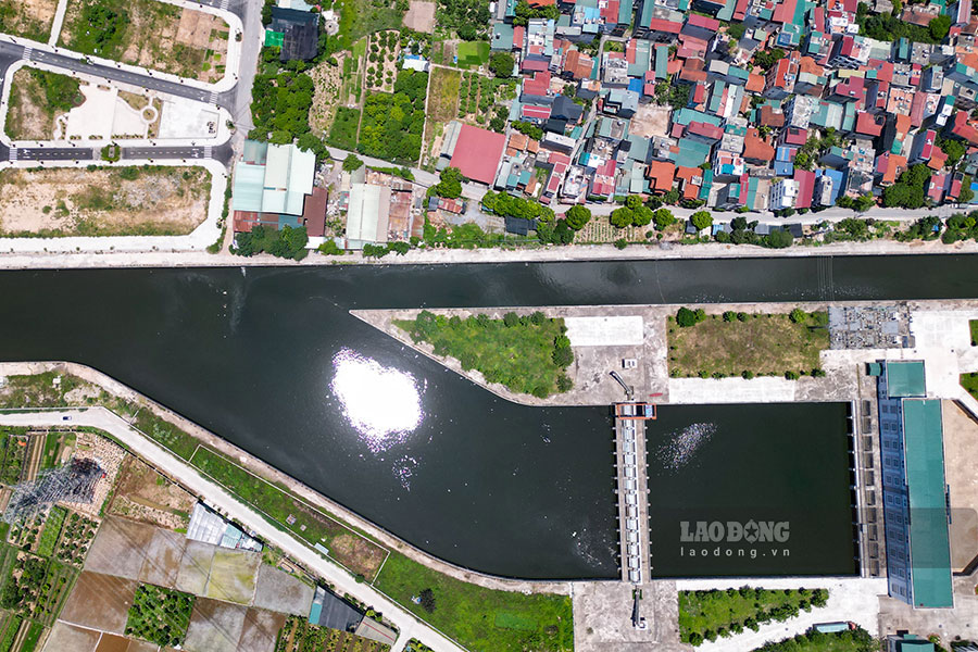 ị trí trạm bơm Yên Nghĩa nằm cạnh sông Đáy, cách trung tâm TP Hà Nội 18 km.