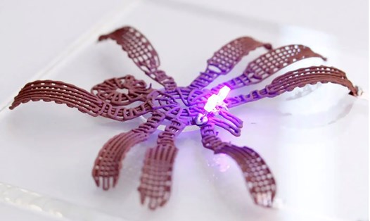 Vật liệu gel kim loại mới có thể thay đổi hình dạng được dùng để in 3D. Ảnh: Michael Dickey, NC State