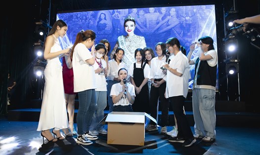 Top 3 Hoa hậu Hoàn vũ Việt Nam giao lưu với fan. Ảnh: MU.