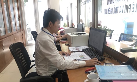 Anh Trung Dũng đã công tác tại UBND phường Quan Hoa, quận Cầu Giấy, TP Hà Nội được 9 năm. Ảnh: Hạnh Hân