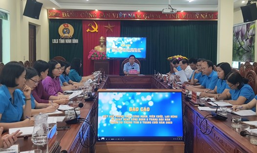 LĐLĐ tỉnh Ninh Bình tổ chức hội nghị sơ kết công tác 6 tháng đầu năm và triển khai phương hướng, nhiệm vụ 6 tháng cuối năm 2023. Ảnh: Diệu Anh