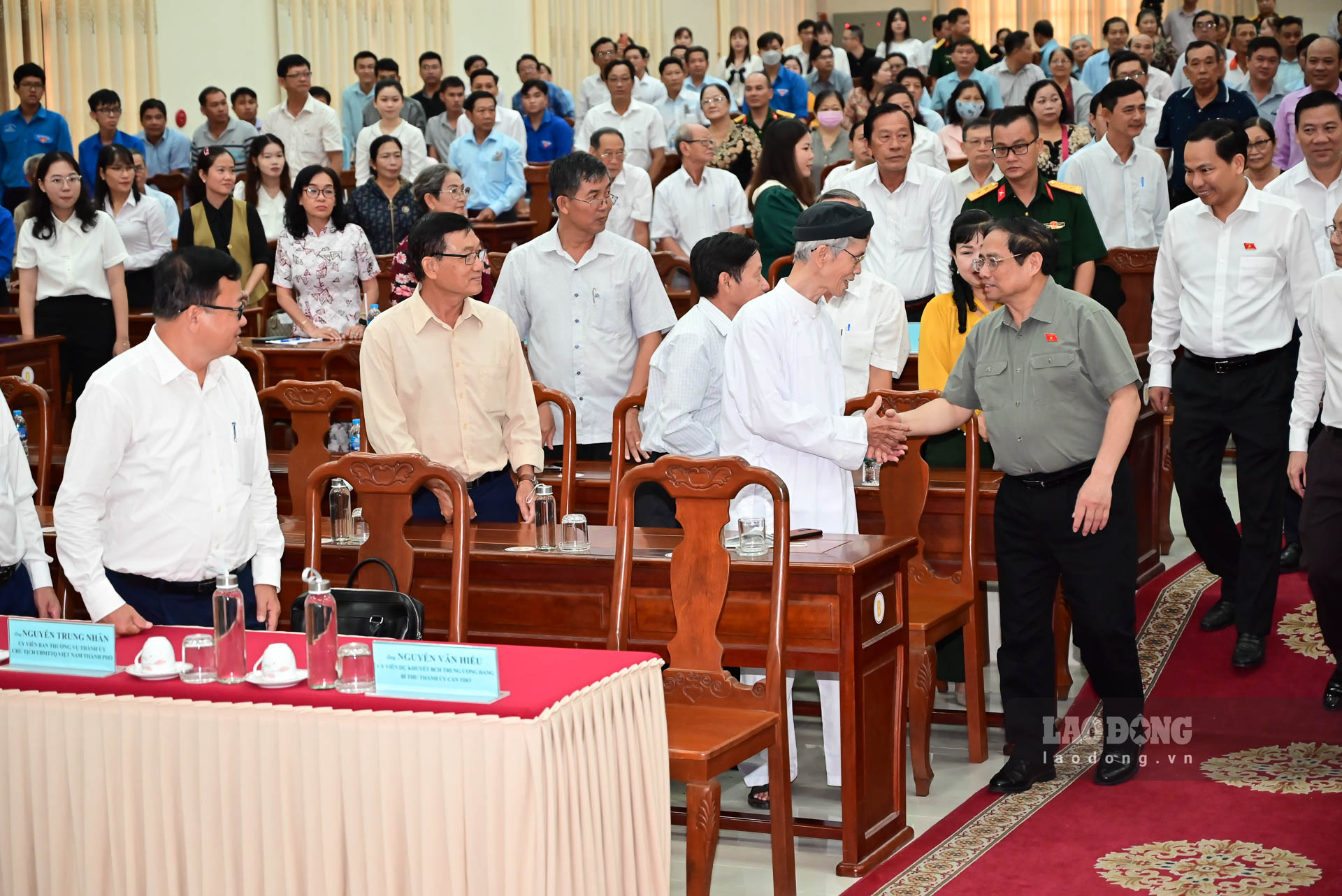 Thủ tướng Chính phủ Phạm Minh Chính gặp gỡ cử tri TP Cần Thơ. Ảnh: Đạt Phan