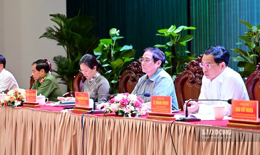 Thủ tướng Phạm Minh Chính cùng Đoàn đại biểu Quốc hội tiếp xúc cử tri TP Cần Thơ. Ảnh: Đạt Phan