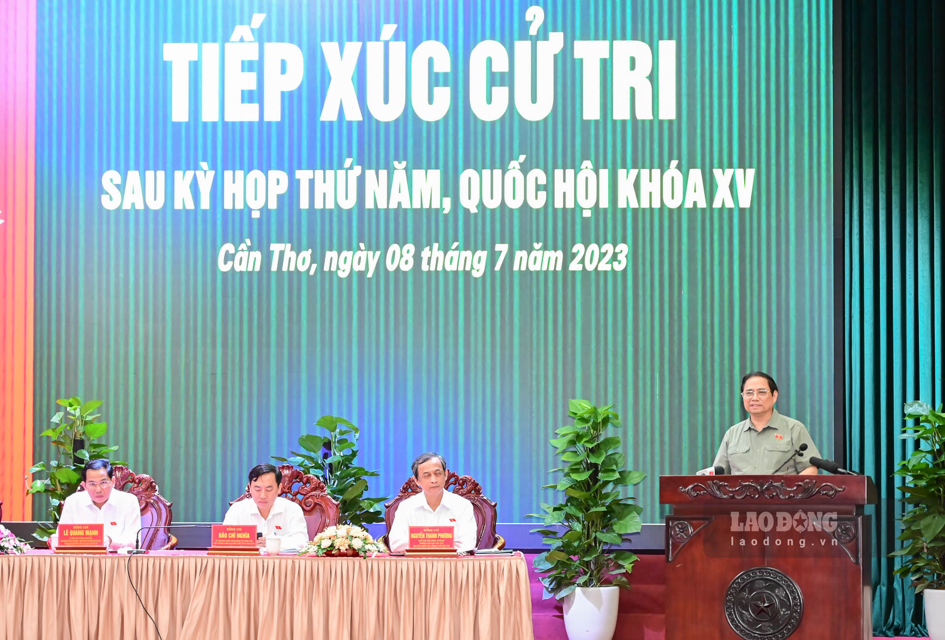 Thủ tướng Chính phủ Phạm Minh Chính trả lời các ý kiến, kiến nghị của cử tri TP Cần Thơ. Ảnh: Đạt Phan
