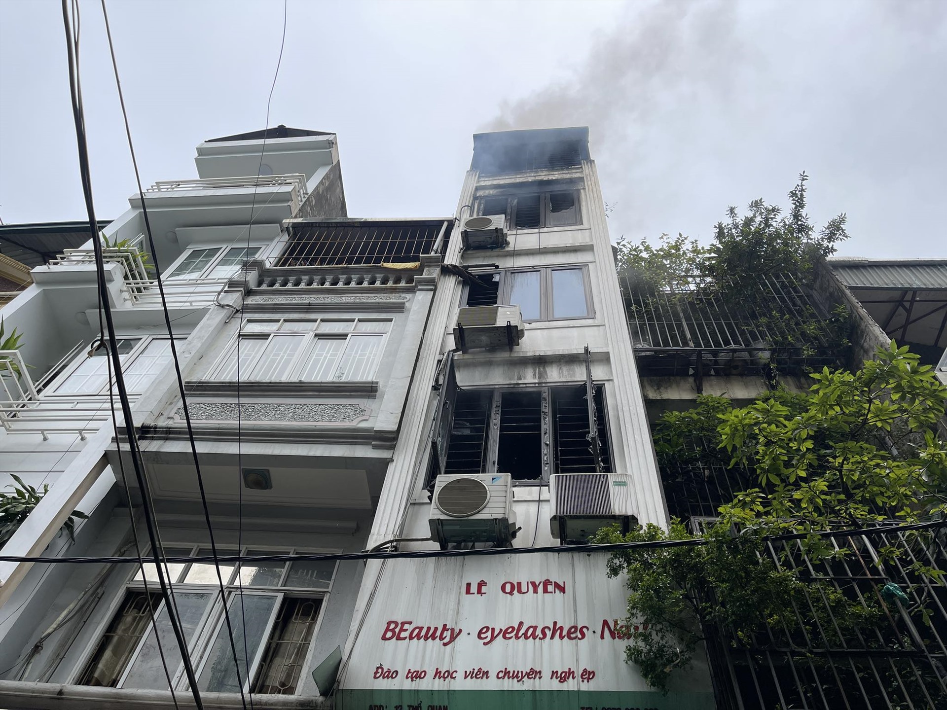 Vụ cháy 3 người tử vong ở Khâm Thiên: Mỗi cảnh sát chỉ tiếp cận được hiện trường 15 phút vì khói