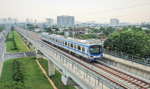 Metro số 1 là tuyến đường sắt đô thị đầu tiên ở TPHCM dự kiến hoàn thành cuối năm nay.  Ảnh: Anh Tú
