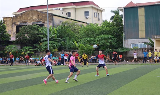 Các đội bóng thi đấu Giải bóng đá công nhân, viên chức, lao động tỉnh Hưng Yên năm 2023. Ảnh: Đào Thu