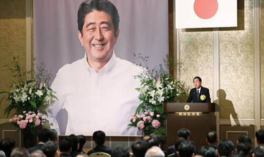 Thủ tướng Nhật Bản Kishida Fumio phát biểu tại lễ tưởng niệm 1 năm ngày cựu Thủ tướng Abe Shinzo bị ám sát, ngày 8.7.2023. Ảnh: AFP