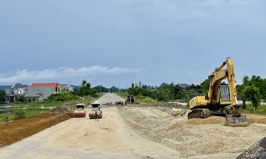 Nhiều dự án đầu tư công tại Ninh Bình chưa được giải ngân vì vướng mắc các thủ tục. Ảnh: Diệu Anh